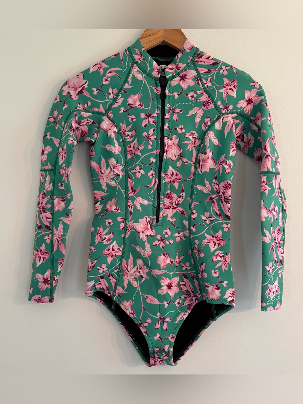 SISSTREVOLUTION Women's Swimsuit Wetsuit Size 6 Floral